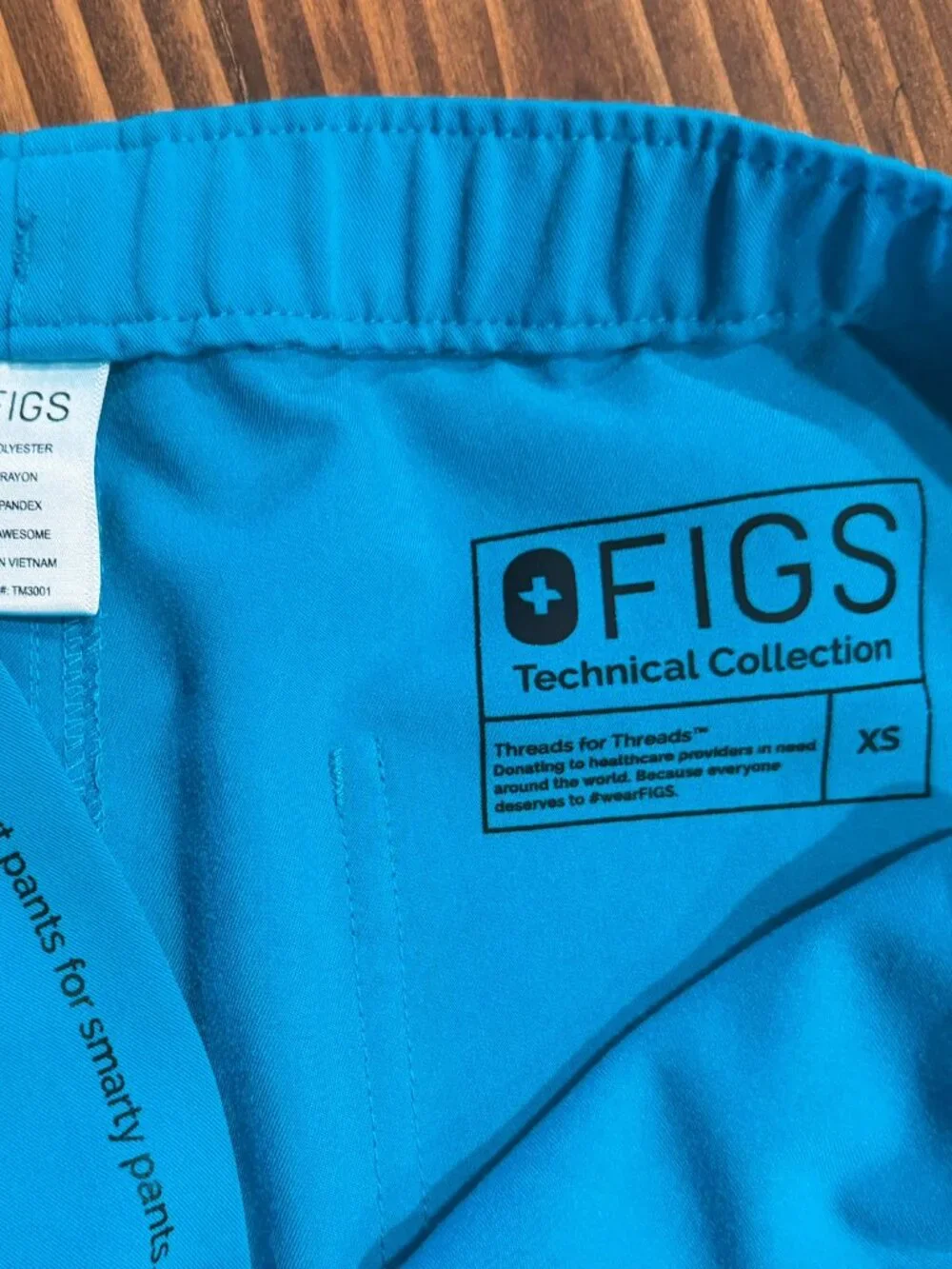 [Bundle] Men's FIGS Cairo Cargo Scrub Pants in Teal - Size Small Regular x2